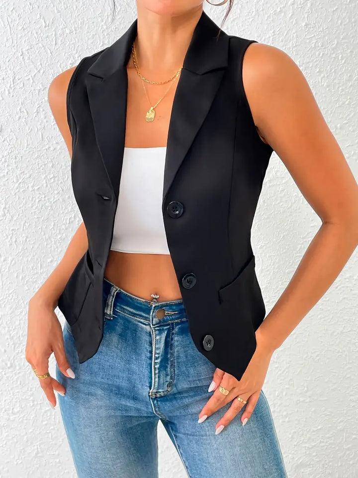 Short-sleeved women's vest with modern details - elegant style
