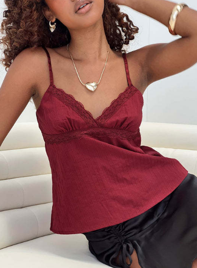 Women's top – spaghetti straps – pleated fabric – lace neckline – airy fit