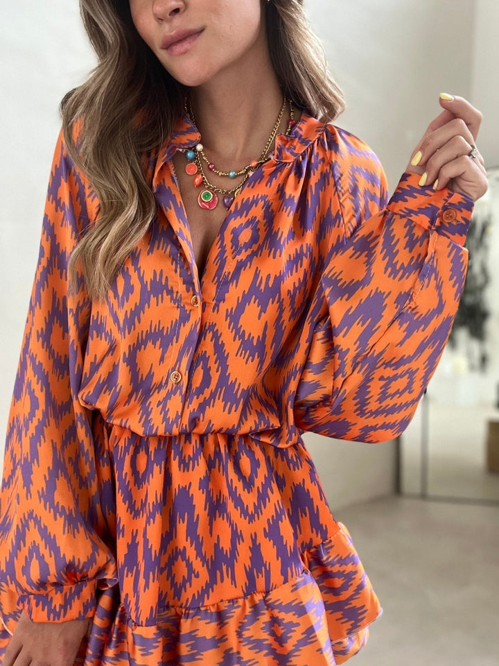 Elegant satin mini dress – summer dress with shine & V-neckline