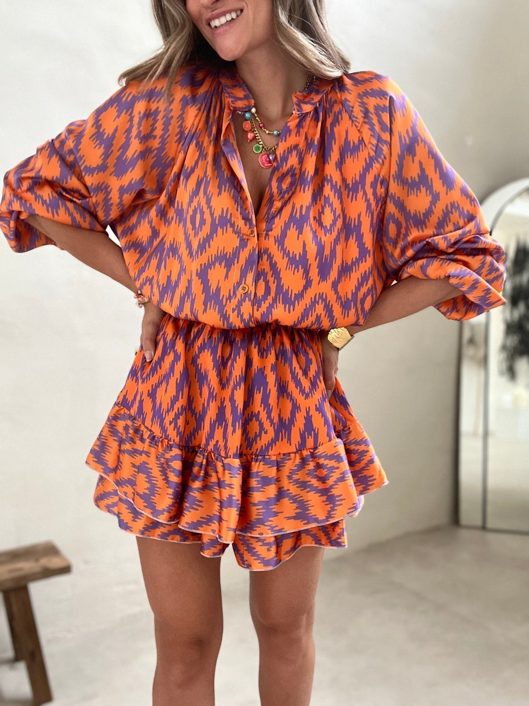 Elegant satin mini dress – summer dress with shine & V-neckline