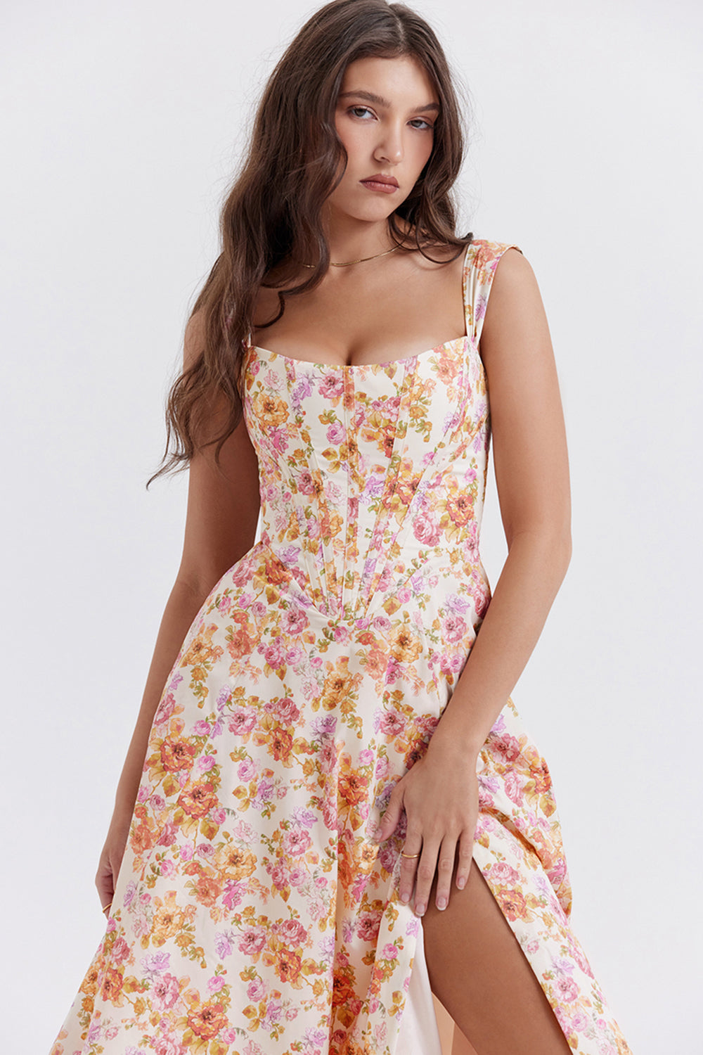 Women's midi dress made of viscose with floral pattern and V-neckline