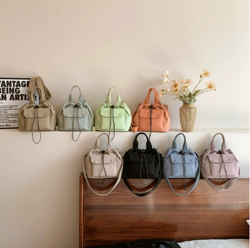 Sac à main en cuir vegan avec structure – Élégant & Durable